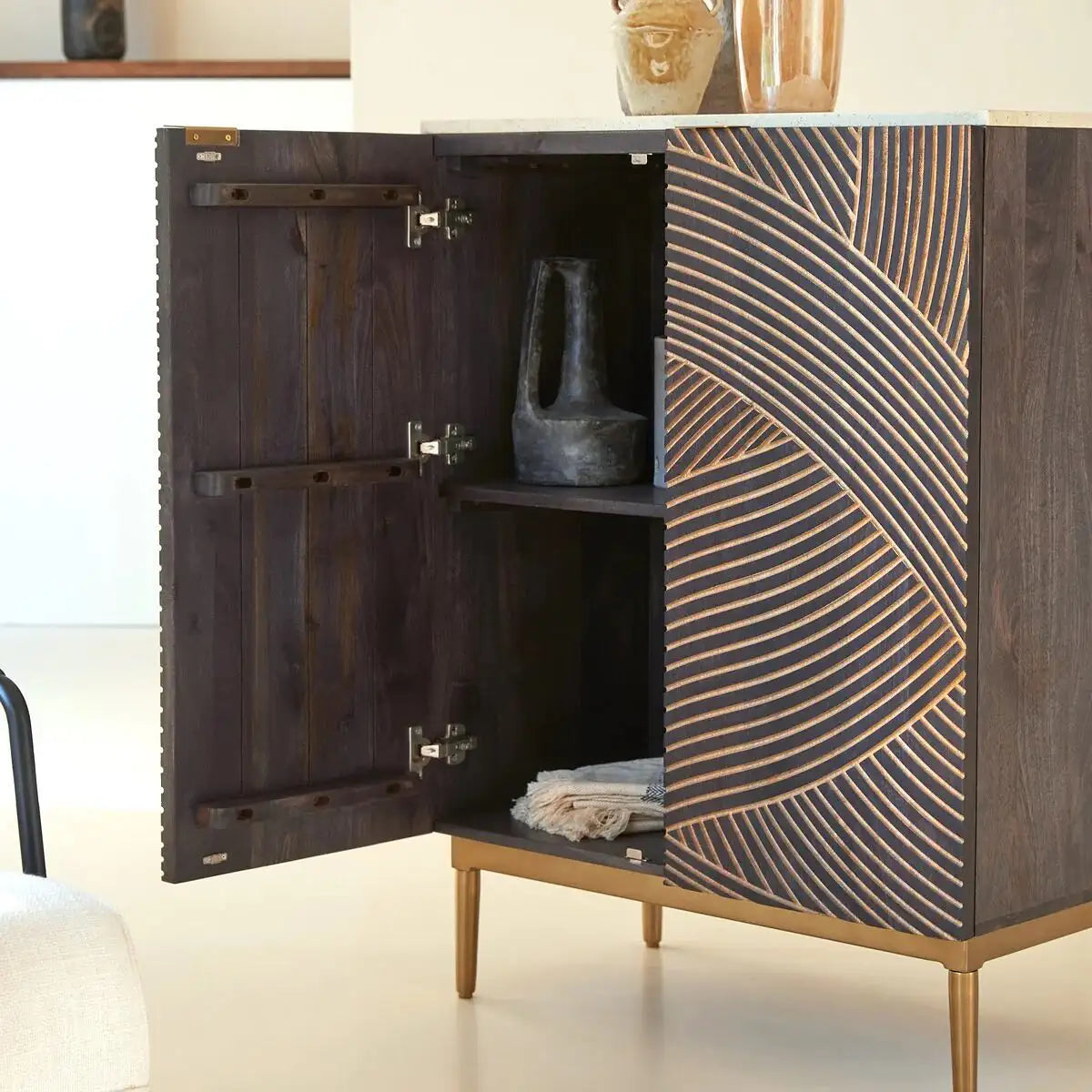 Luna Kast